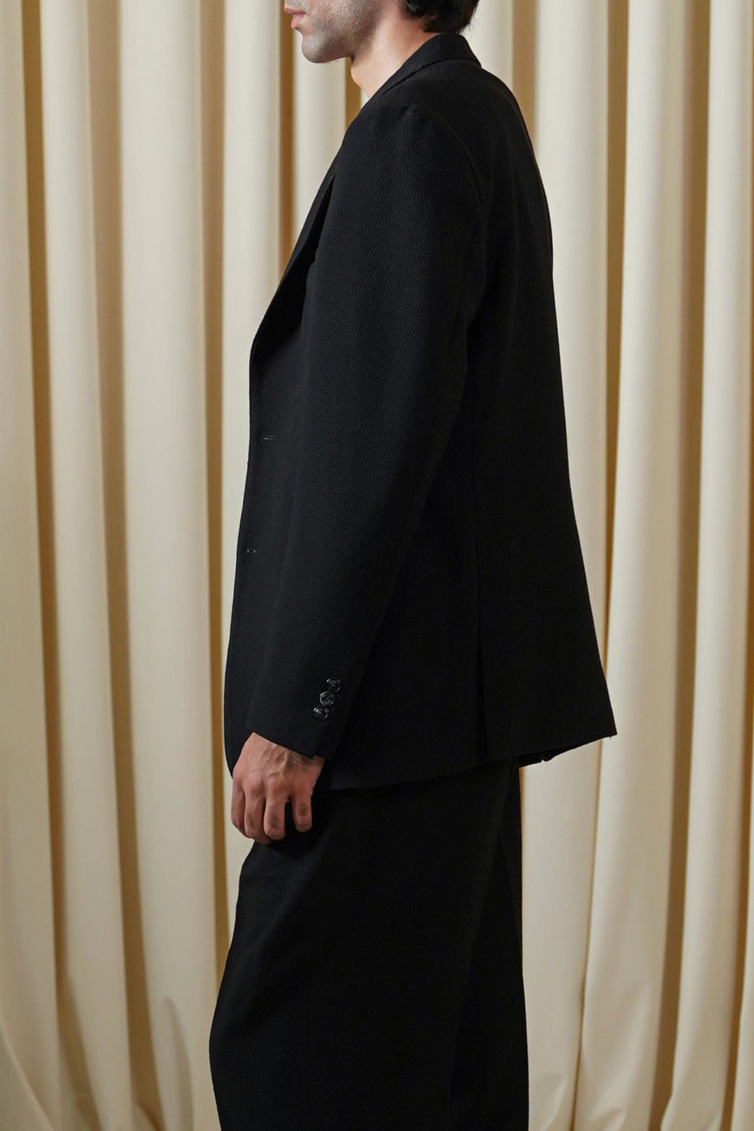 BLACK SMART TWO-BUTTON BLAZER