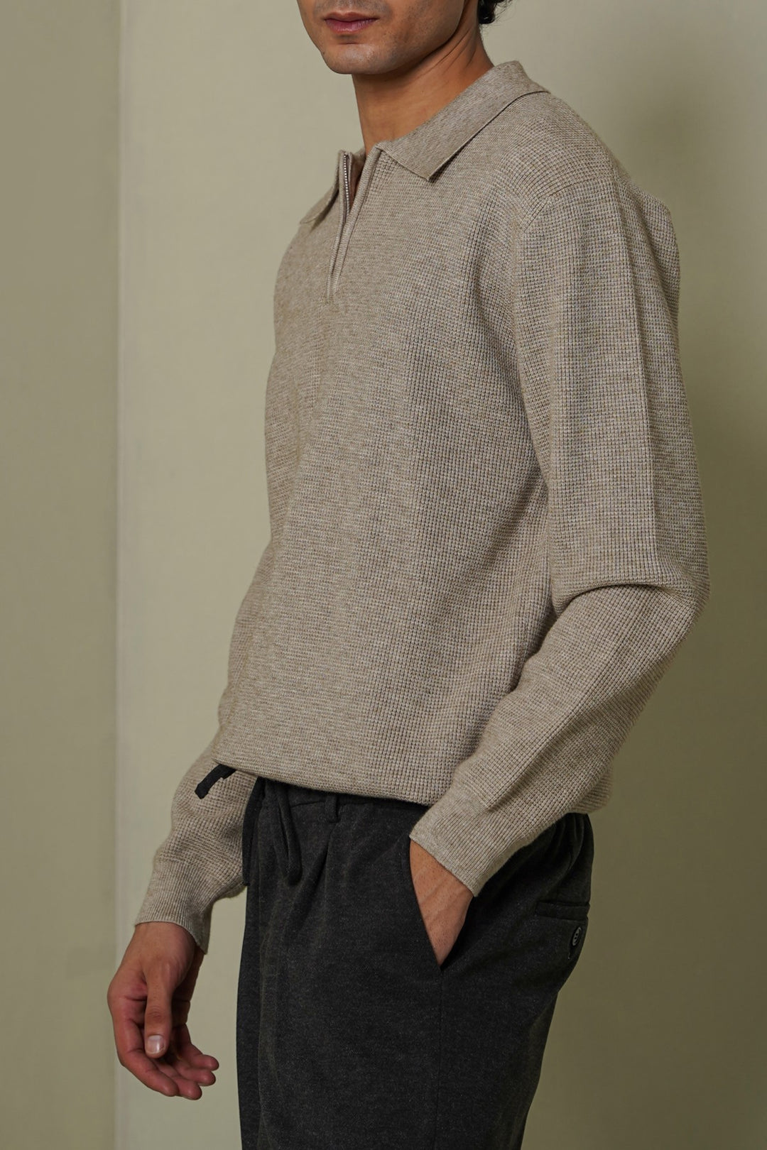 BEIGE CLASSIC COLLAR SWEATER