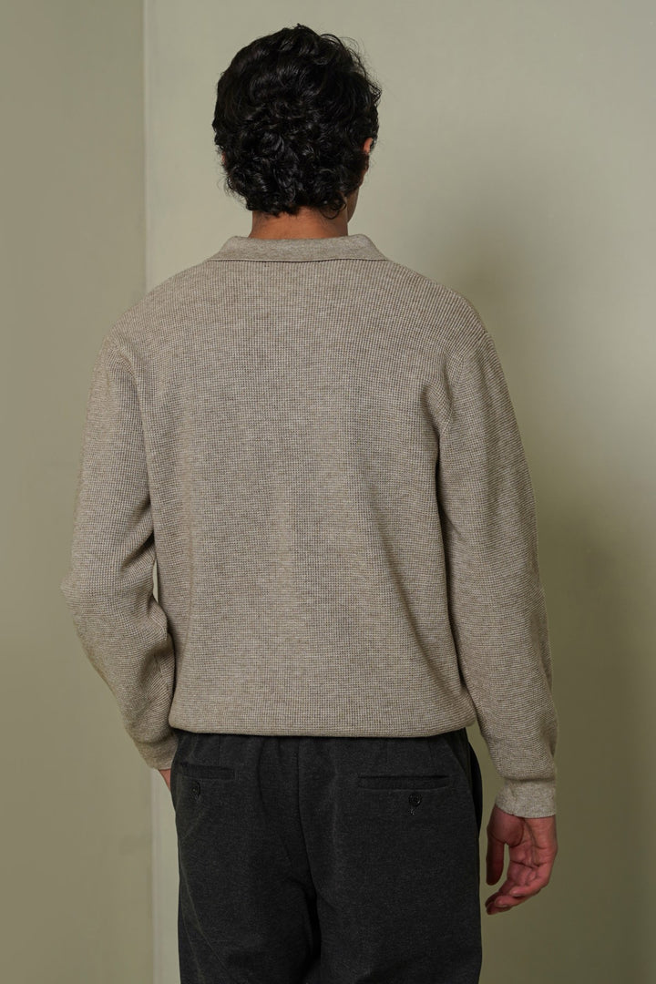 BEIGE CLASSIC COLLAR SWEATER