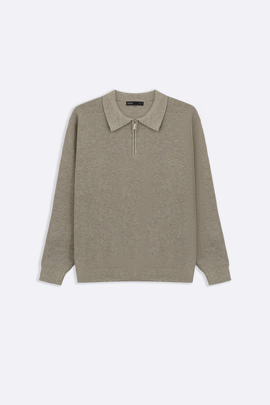 BEIGE CLASSIC COLLAR SWEATER