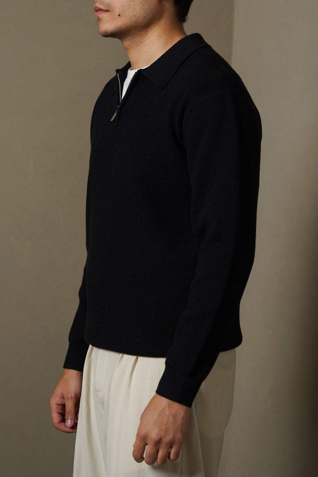 BLACK CLASSIC COLLAR SWEATER