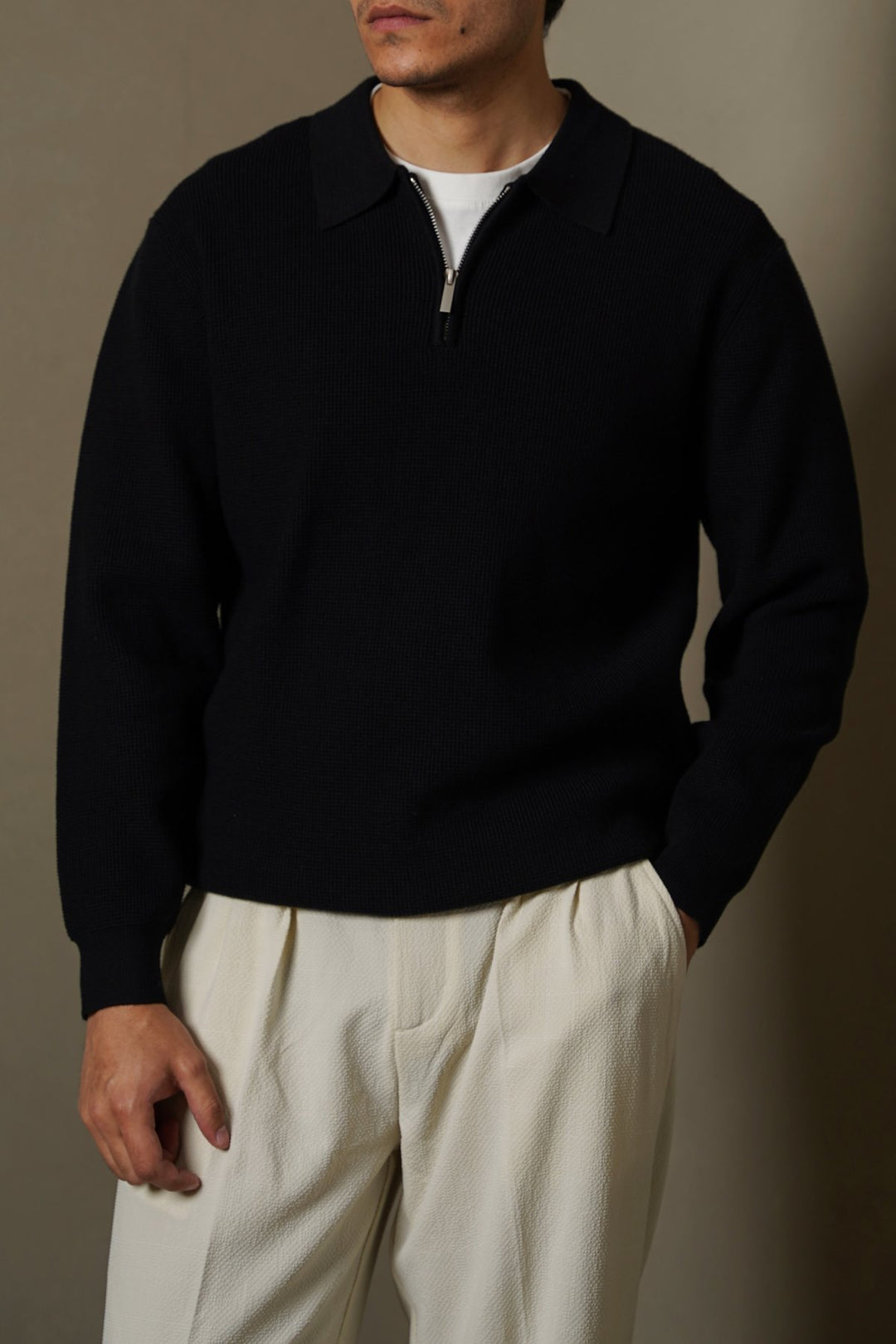 BLACK CLASSIC COLLAR SWEATER