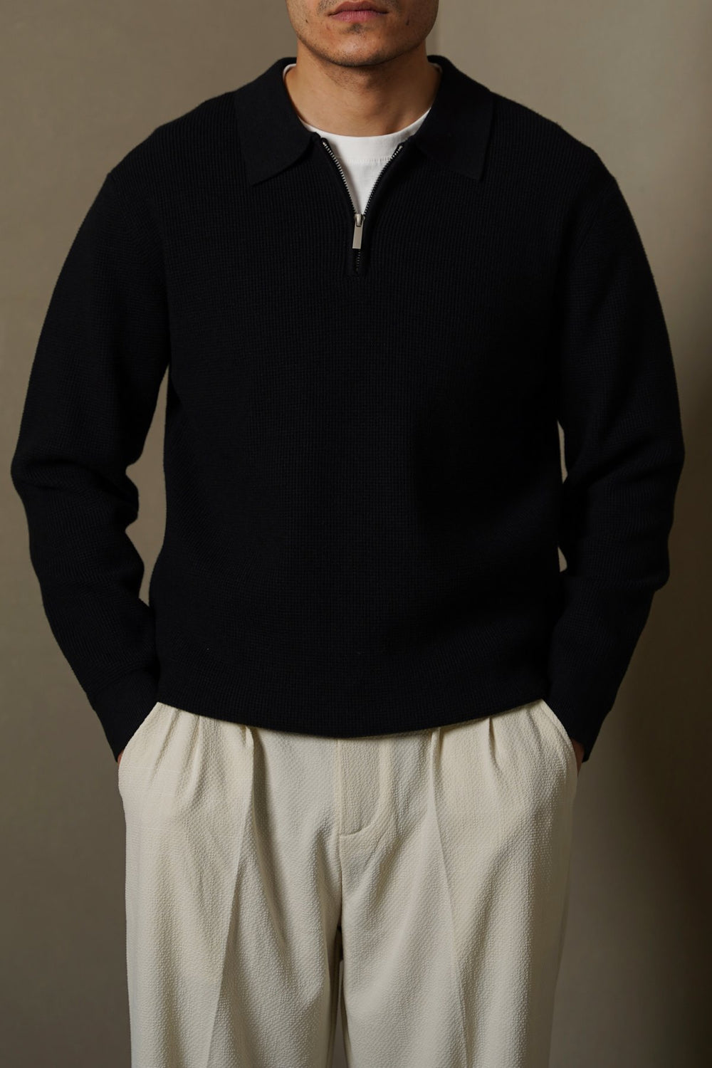 BLACK CLASSIC COLLAR SWEATER