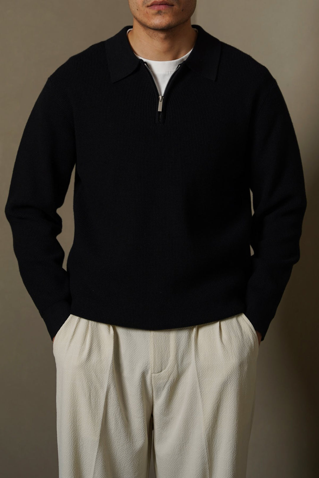 BLACK CLASSIC COLLAR SWEATER
