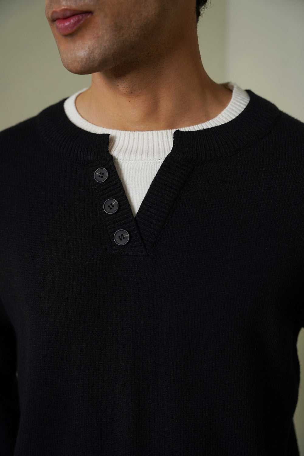 BLACK CAMPUS HENLEY SWEATER