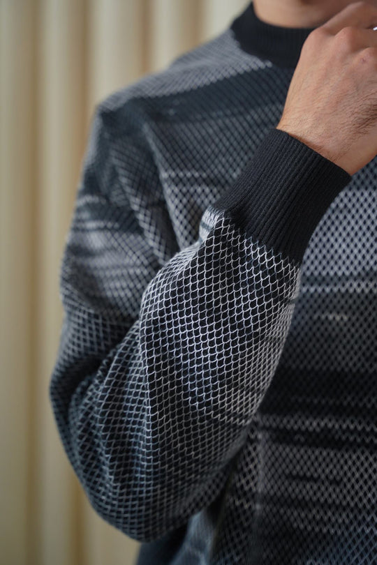 GREY BLACK GRADIENT KNIT SWEATER