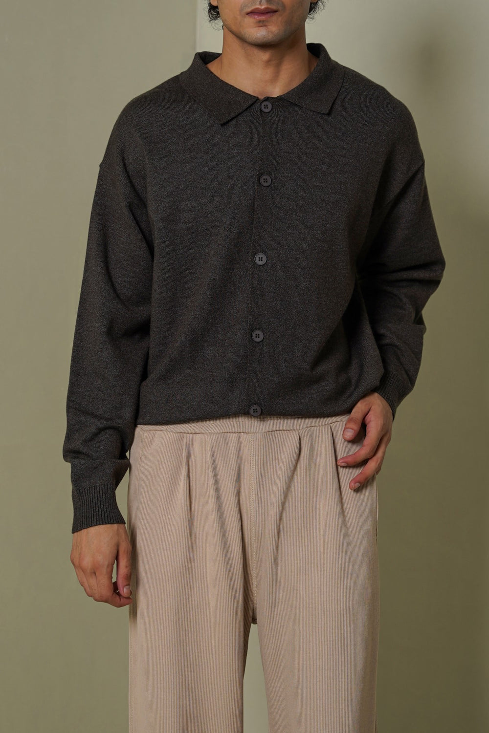 CHARCOAL OXFORD CARDIGAN