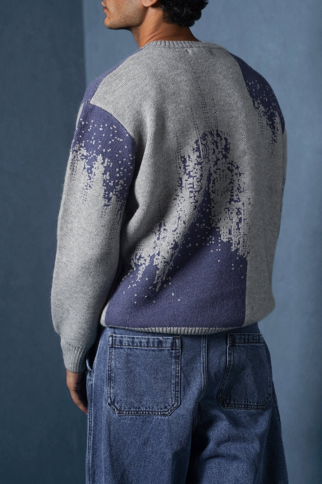 LIGHT GREY ABSTRACT SWEATER