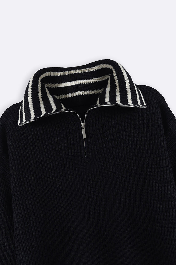 BLACK WHITE EASY MOCK-NECK PULLOVER