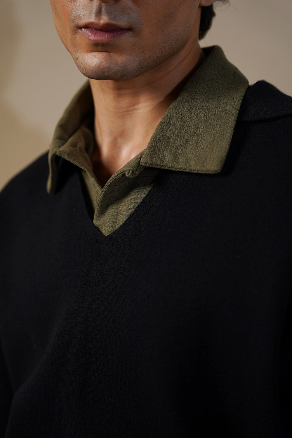BLACK HALF SLEEVES SWEATER
