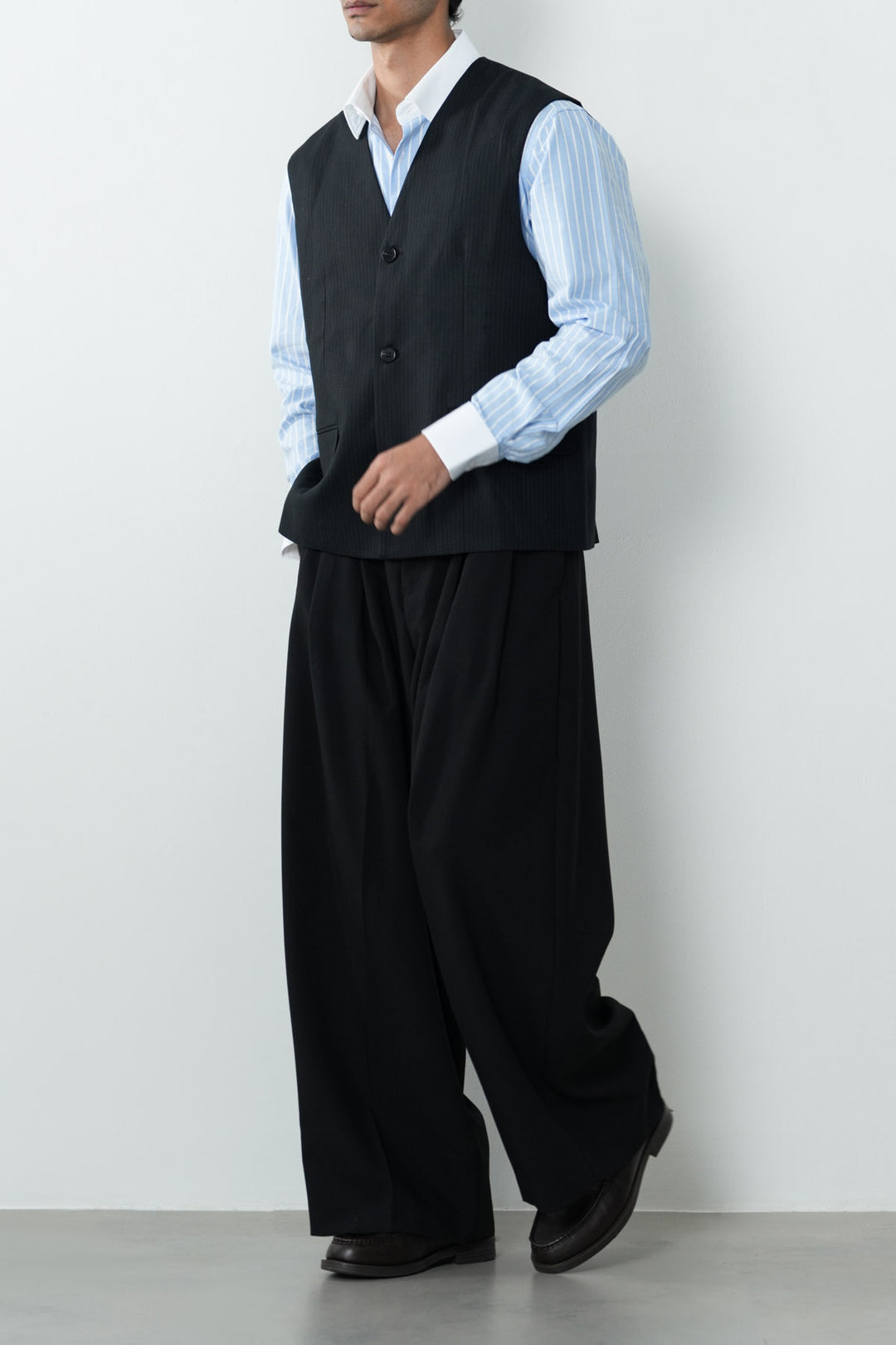 TAILORED VEST