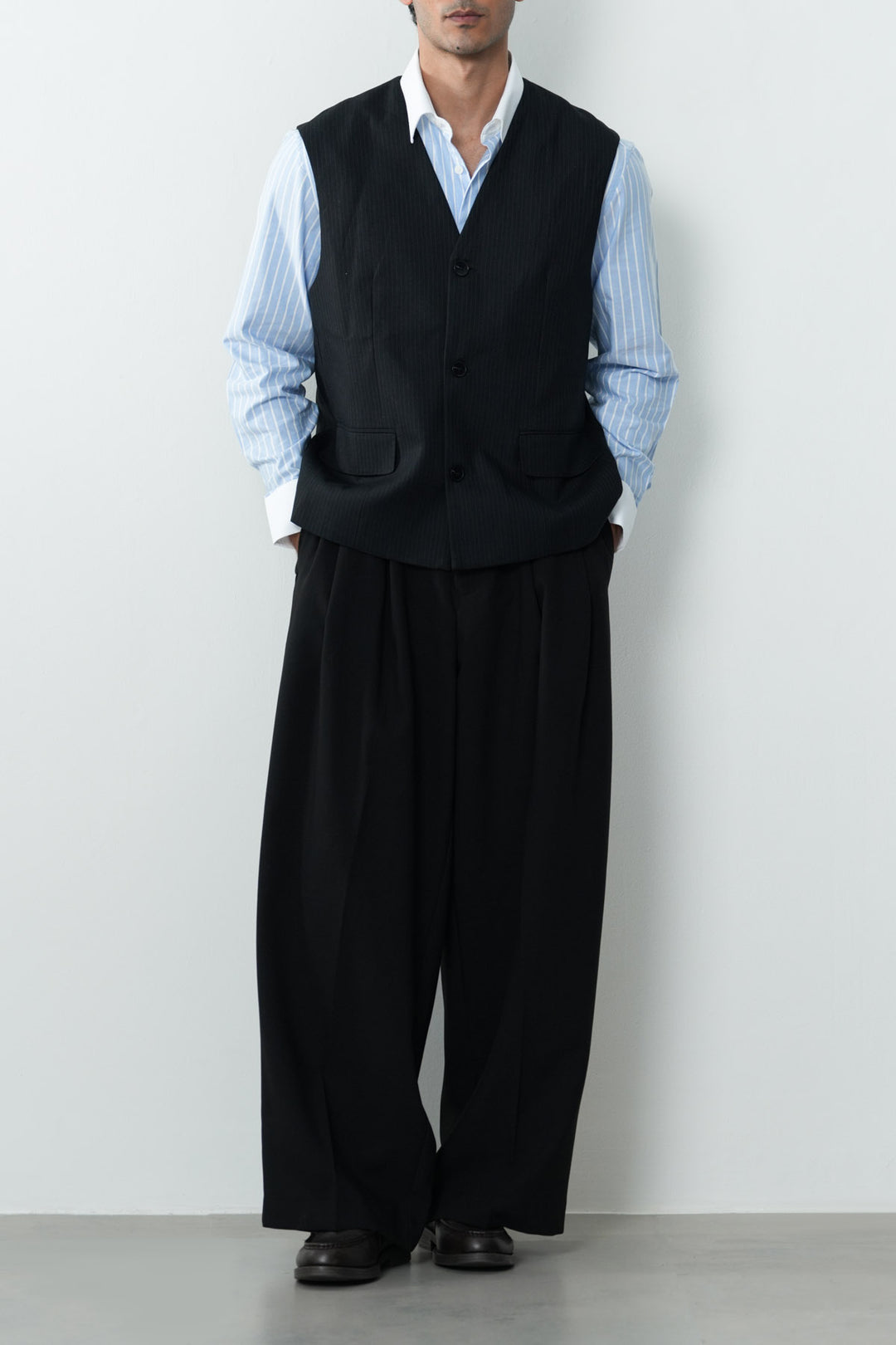 TAILORED VEST