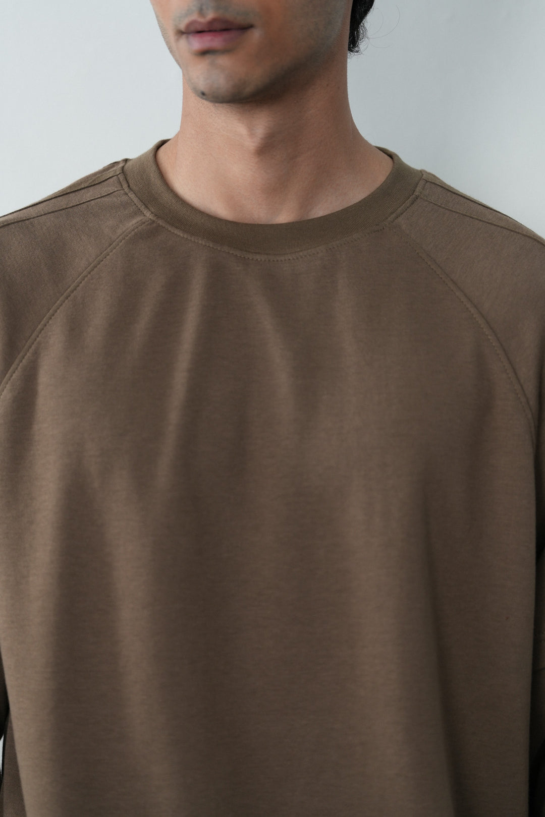 DARK BROWN DAILY RAGLAN SHIRT