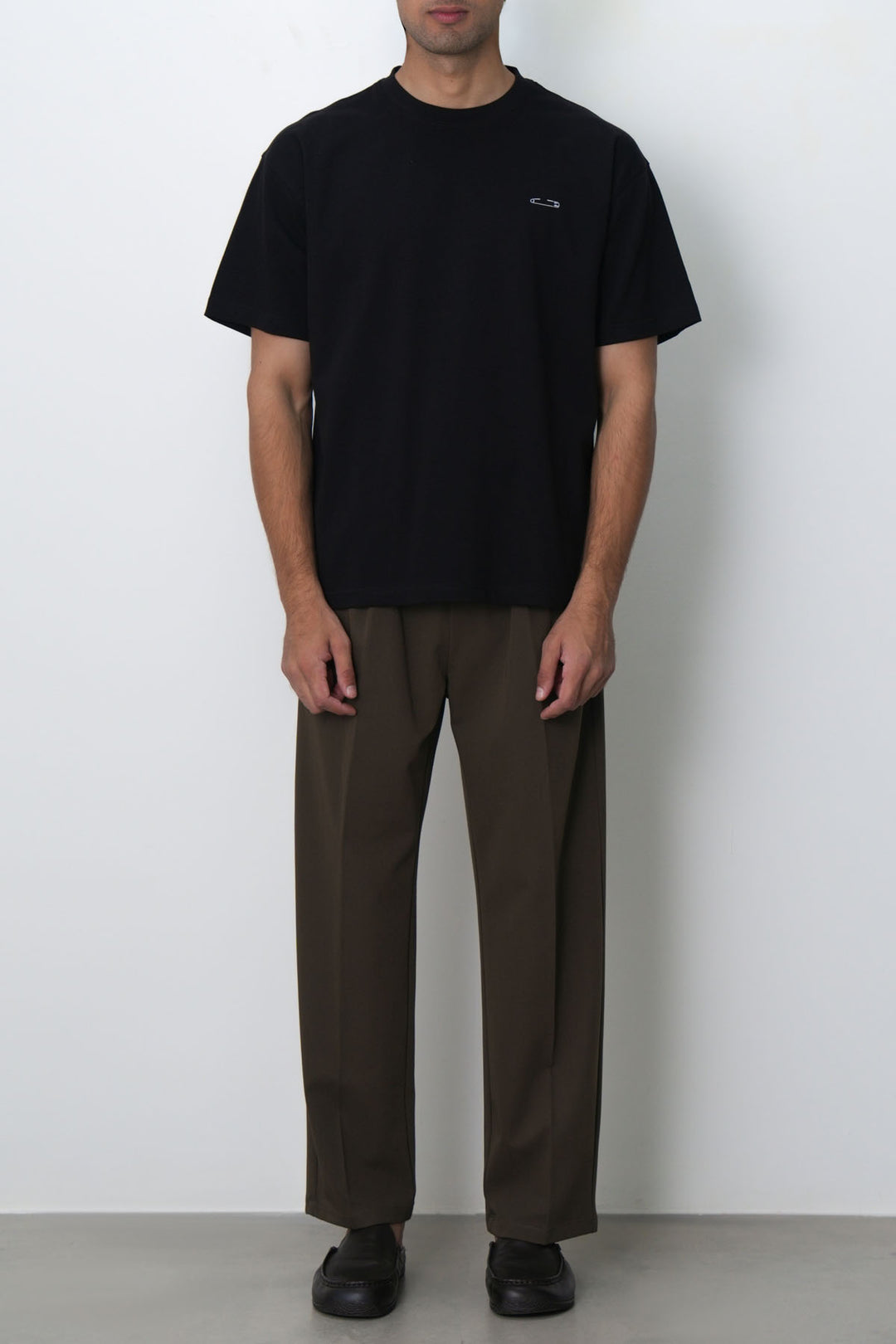 BLACK EVERYDAY PIN-IT TEE