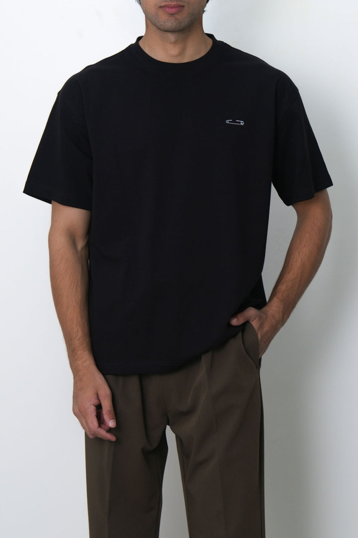 BLACK EVERYDAY PIN-IT TEE