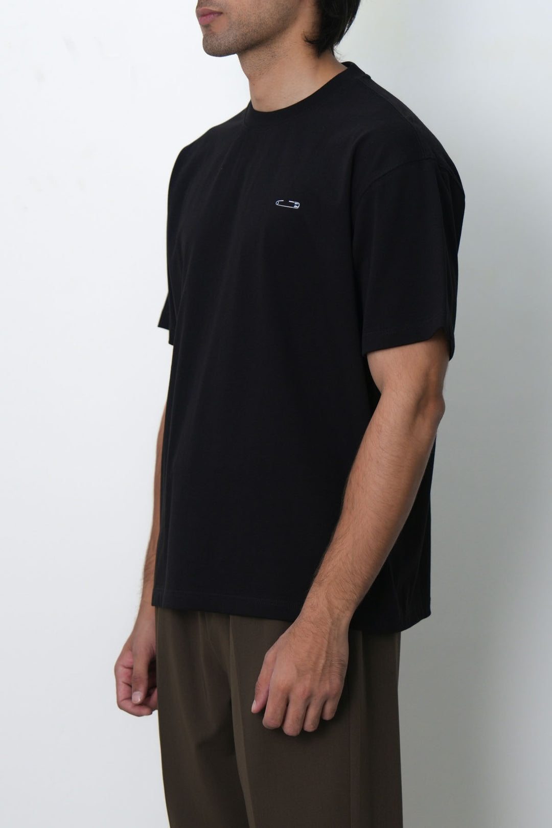 BLACK EVERYDAY PIN-IT TEE