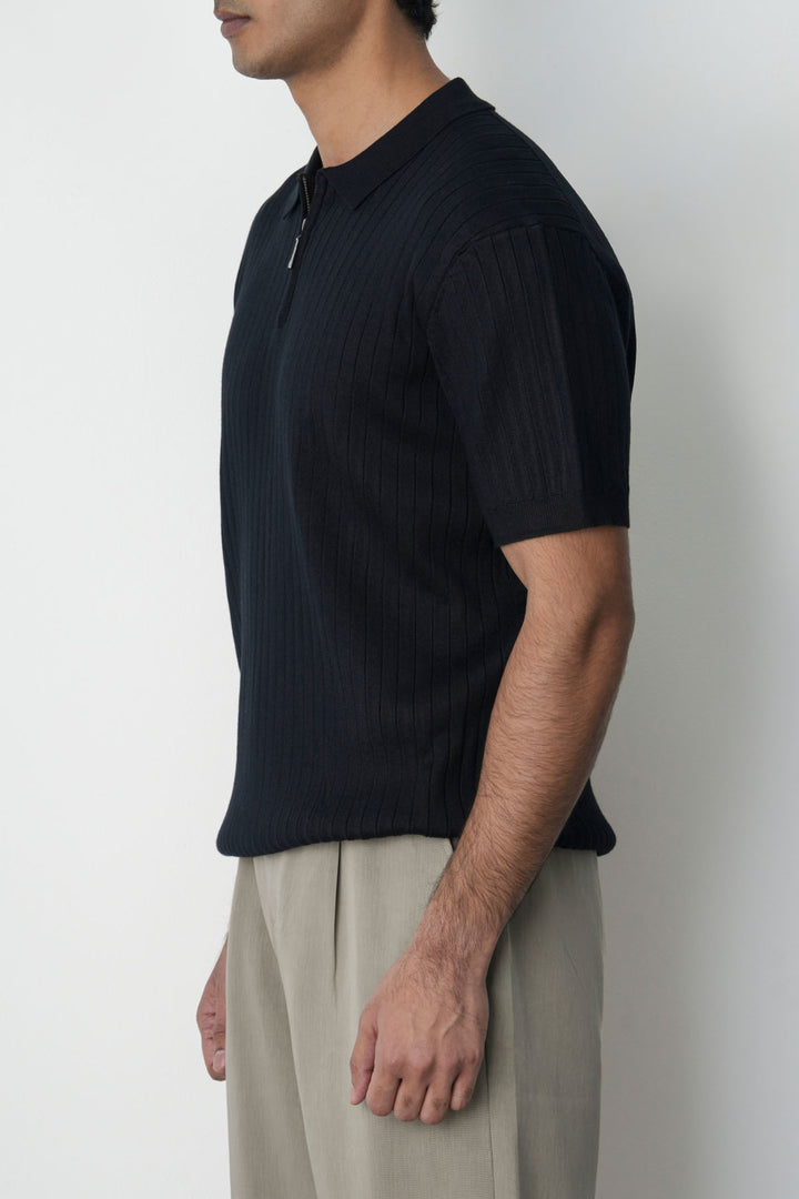 BLACK RIBBED ZIPPER POLO