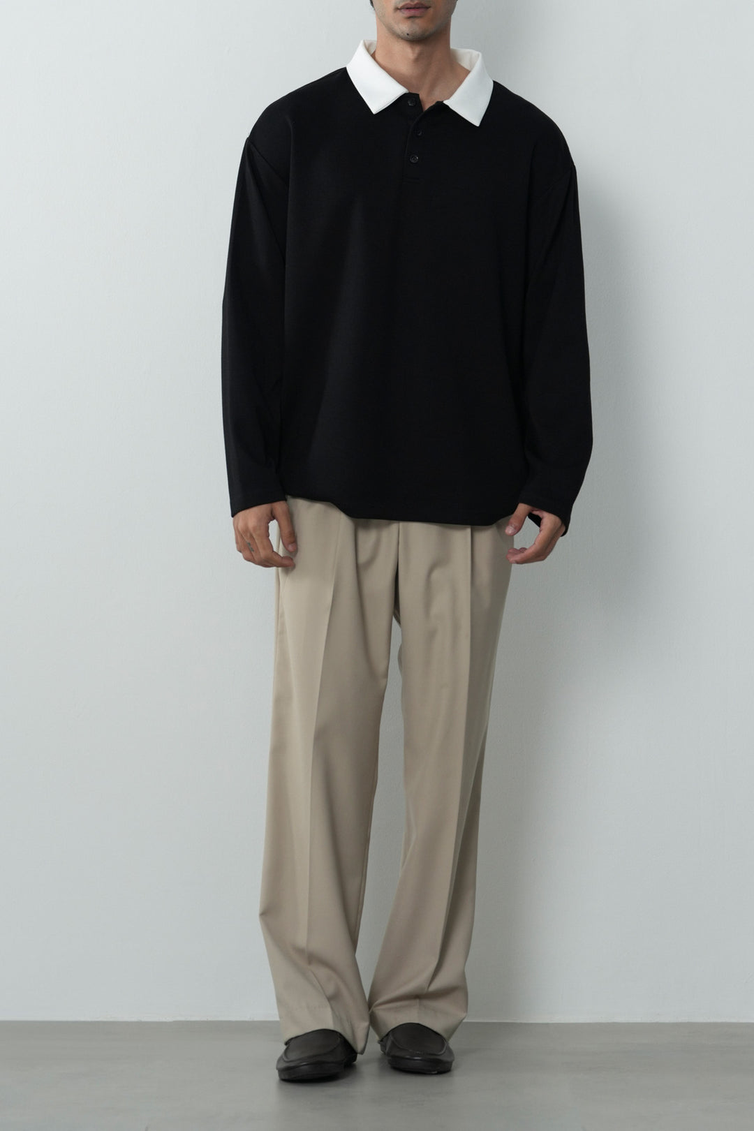 CONTRASTING COLLAR BASIC SHIRT