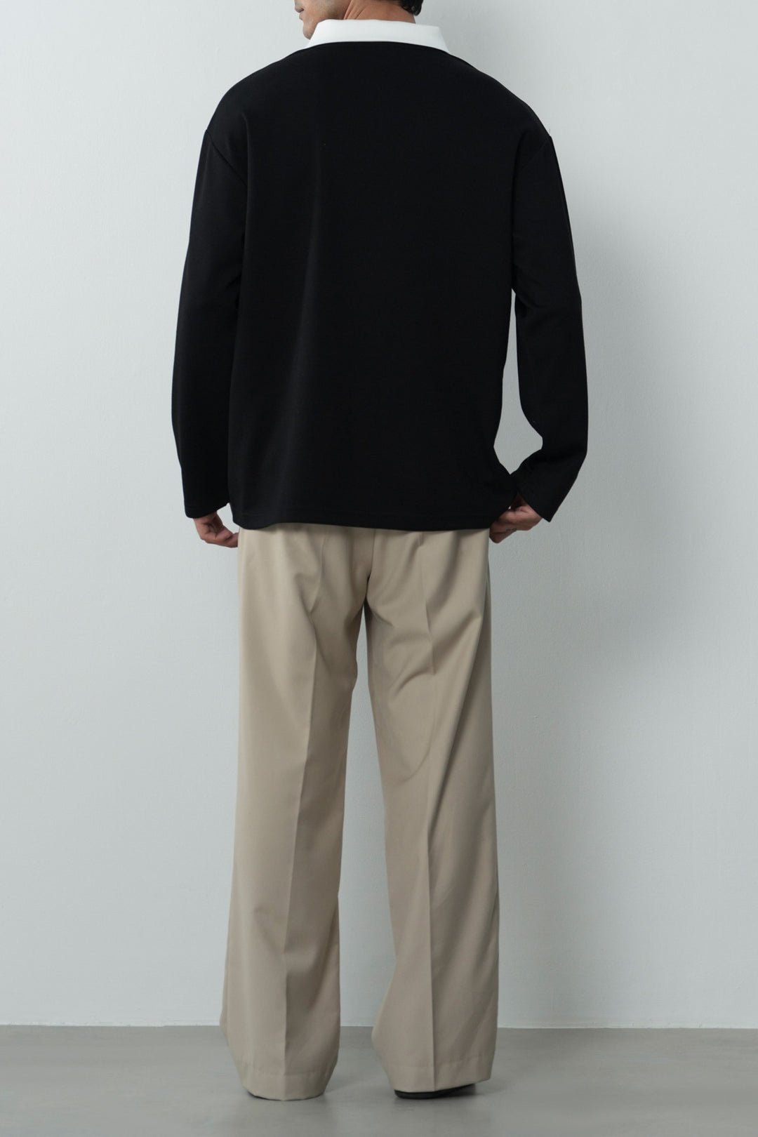 CONTRASTING COLLAR BASIC SHIRT