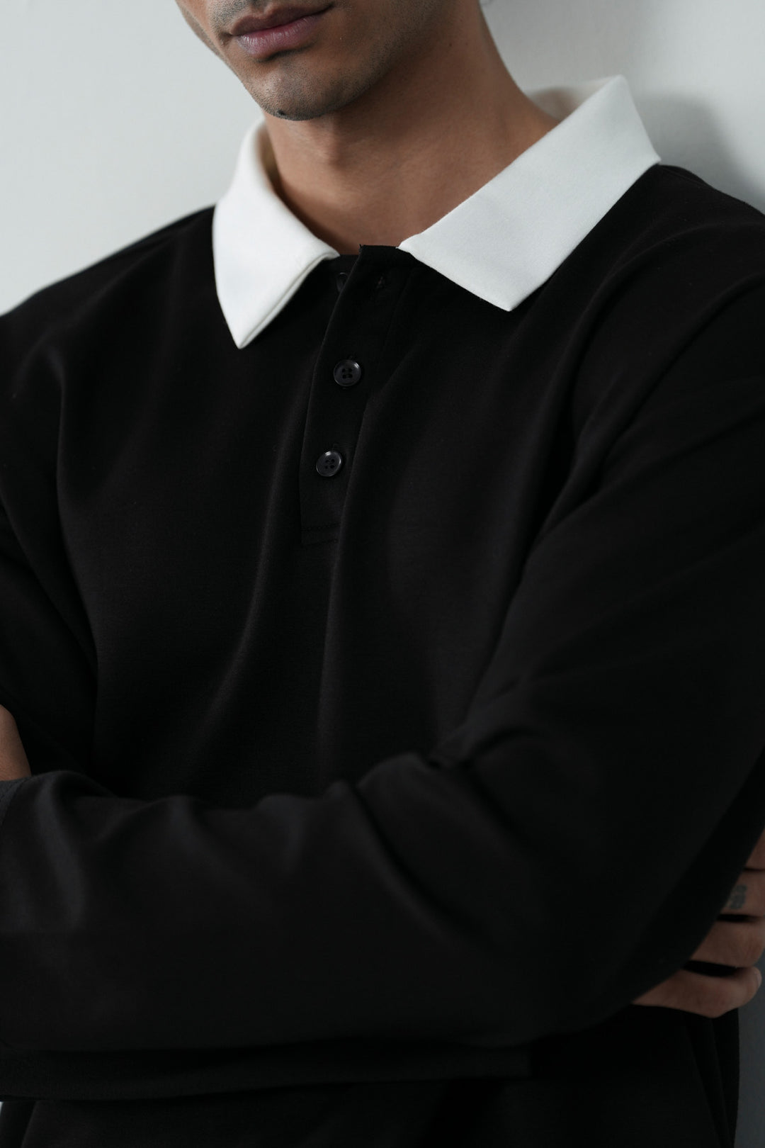 CONTRASTING COLLAR BASIC SHIRT