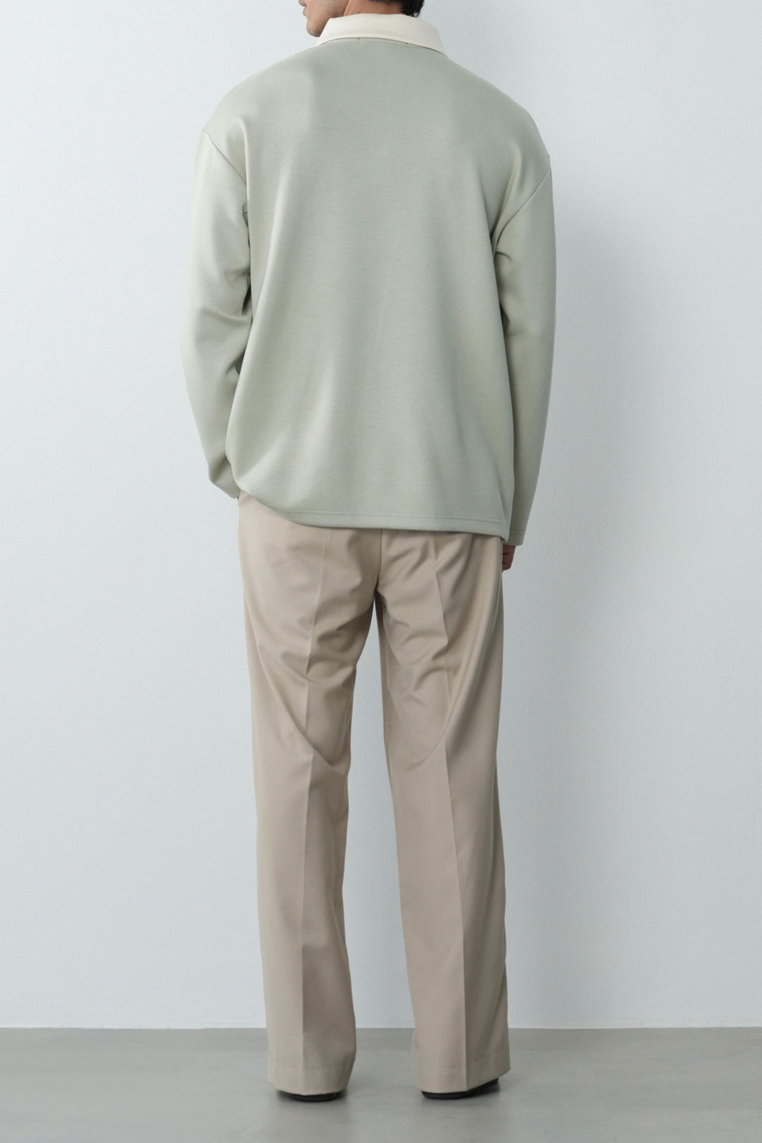 CONTRASTING COLLAR BASIC SHIRT