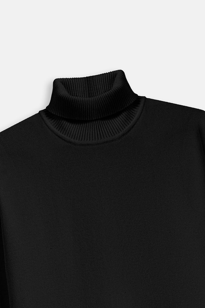 BLACK ESSENTIAL TURTLENECK