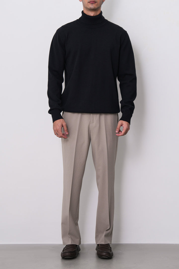 BLACK ESSENTIAL TURTLENECK