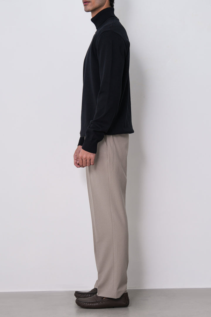 BLACK ESSENTIAL TURTLENECK