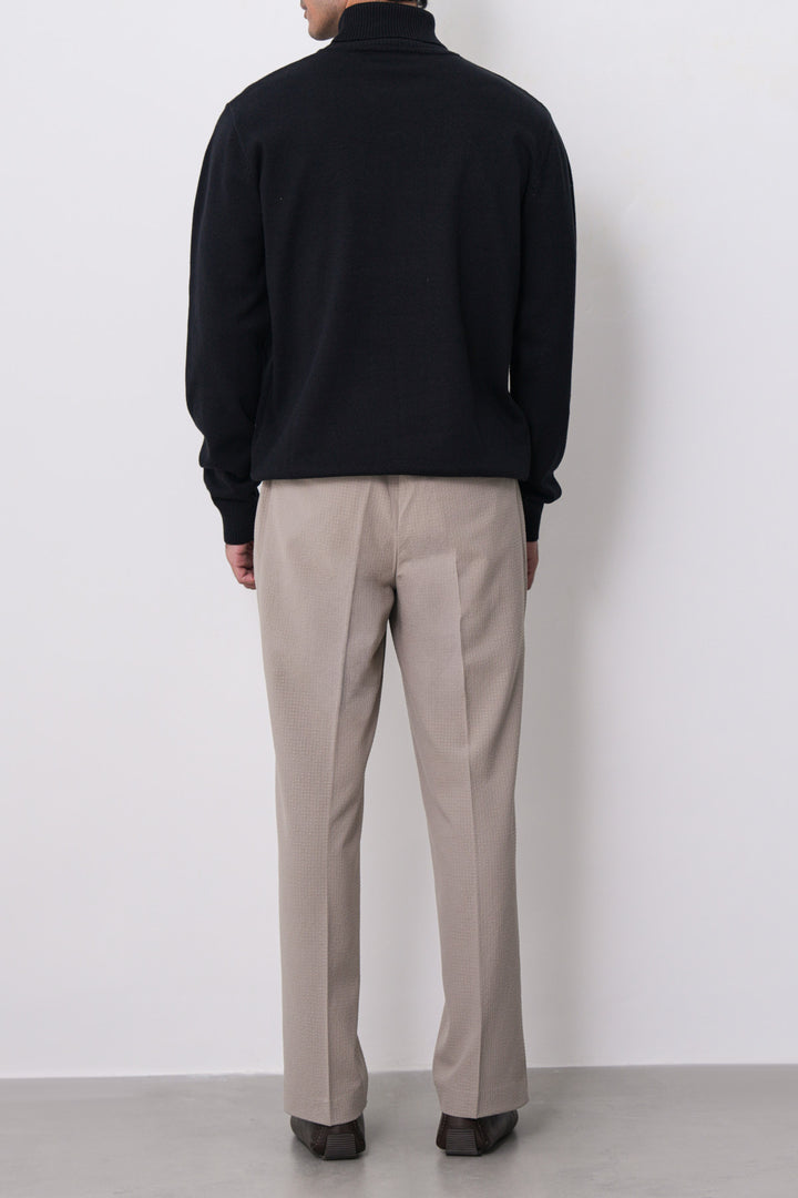 BLACK ESSENTIAL TURTLENECK
