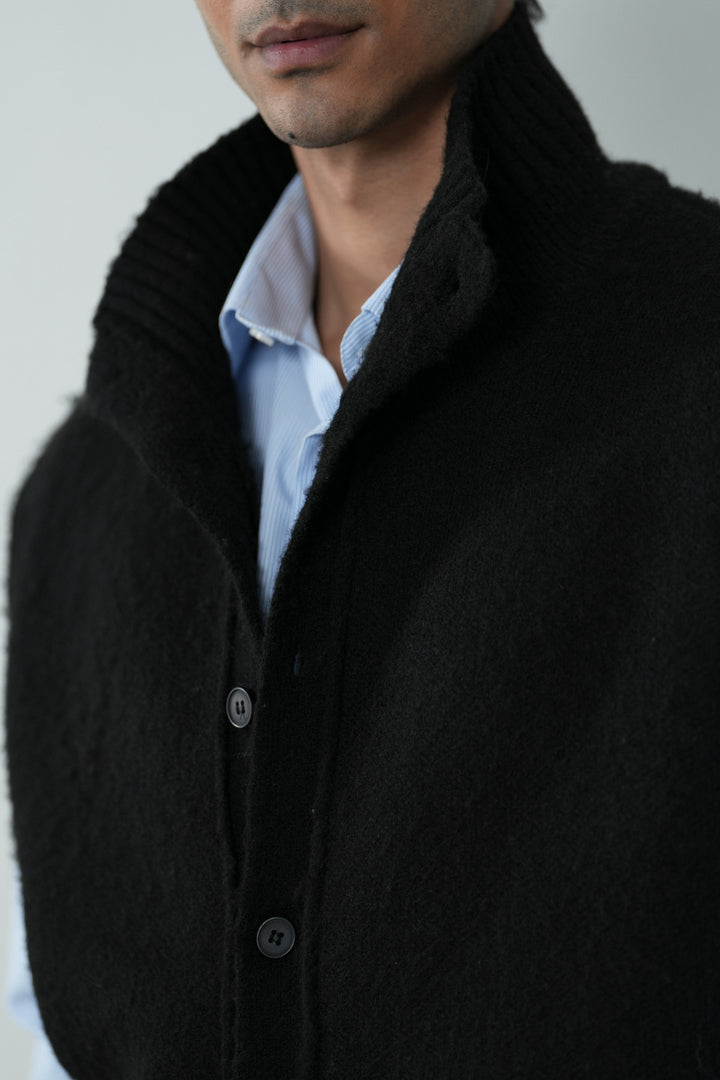 EVERYDAY ESSENTIAL
SLEEVELESS CARDIGAN
