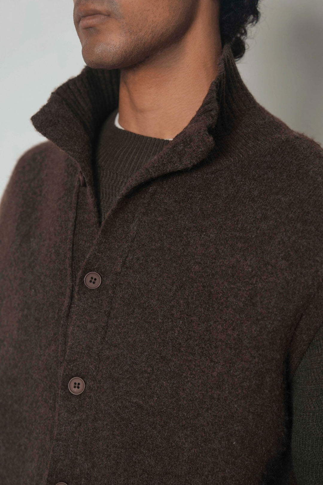 EVERYDAY ESSENTIAL
SLEEVELESS CARDIGAN