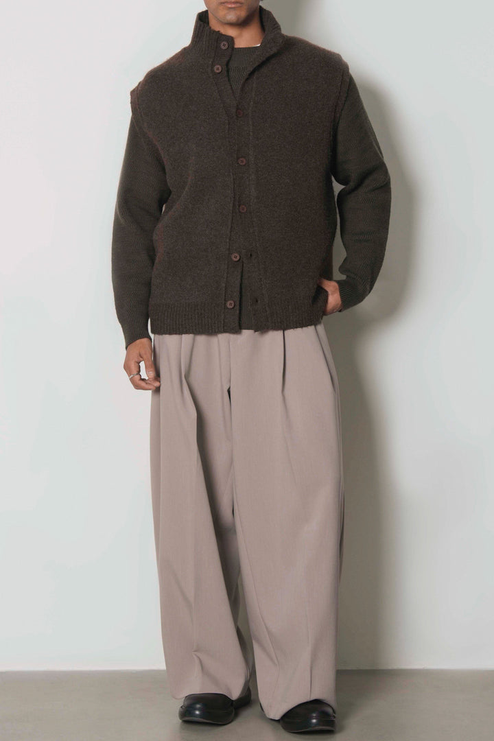 EVERYDAY ESSENTIAL
SLEEVELESS CARDIGAN