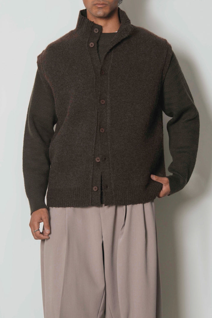 EVERYDAY ESSENTIAL
SLEEVELESS CARDIGAN