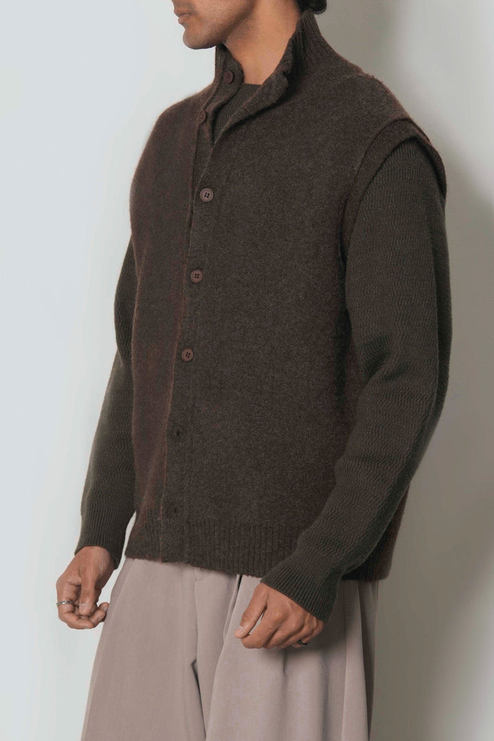 EVERYDAY ESSENTIAL
SLEEVELESS CARDIGAN