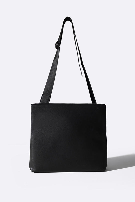 BLACK MONO POUCH
