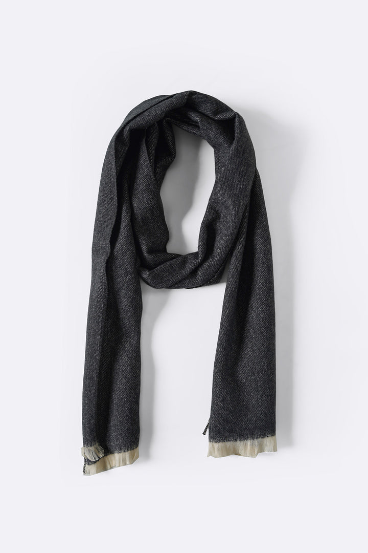 BLACK THE ESSENTIAL TRANSIT SCARF
