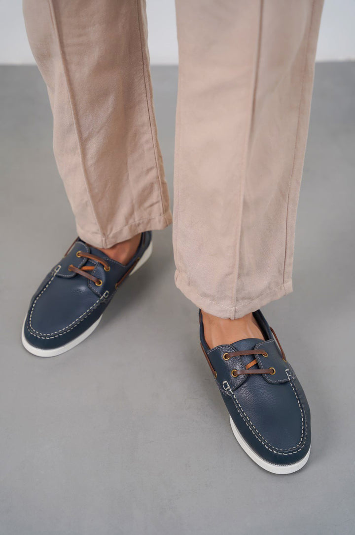 NAVY CLASSIC BOAT SHOES