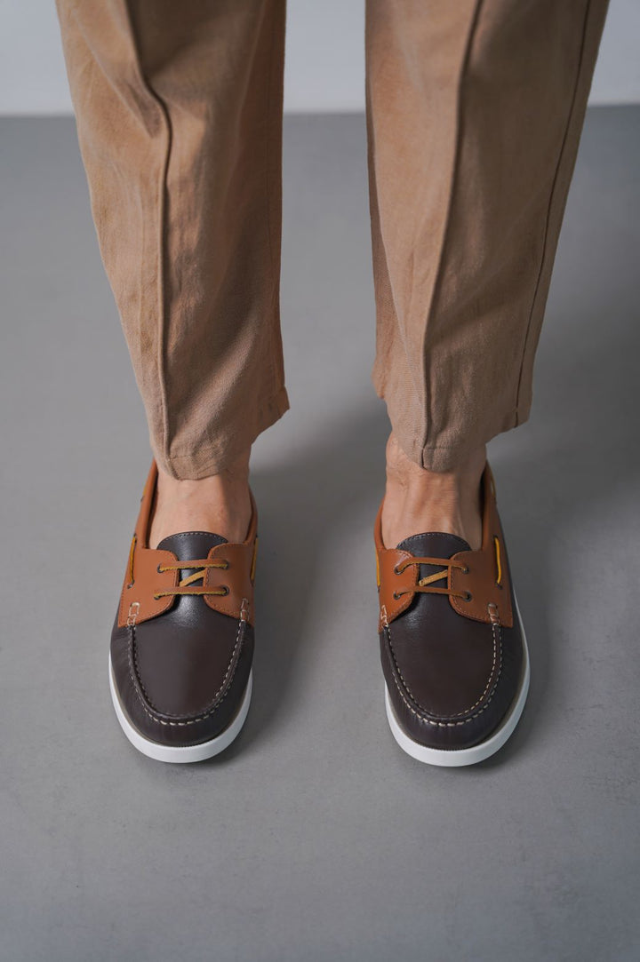 DARK BROWN TAN CONTRAST LEATHER BOAT SHOES