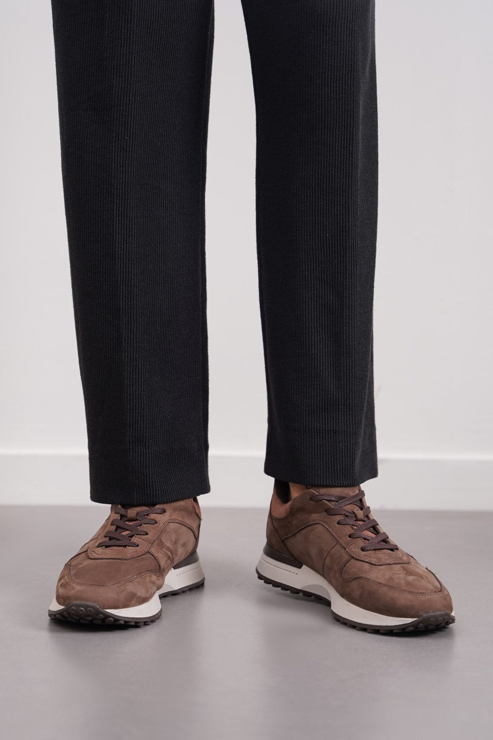 COFFEE MONOTONE LEATHER SNEAKERS