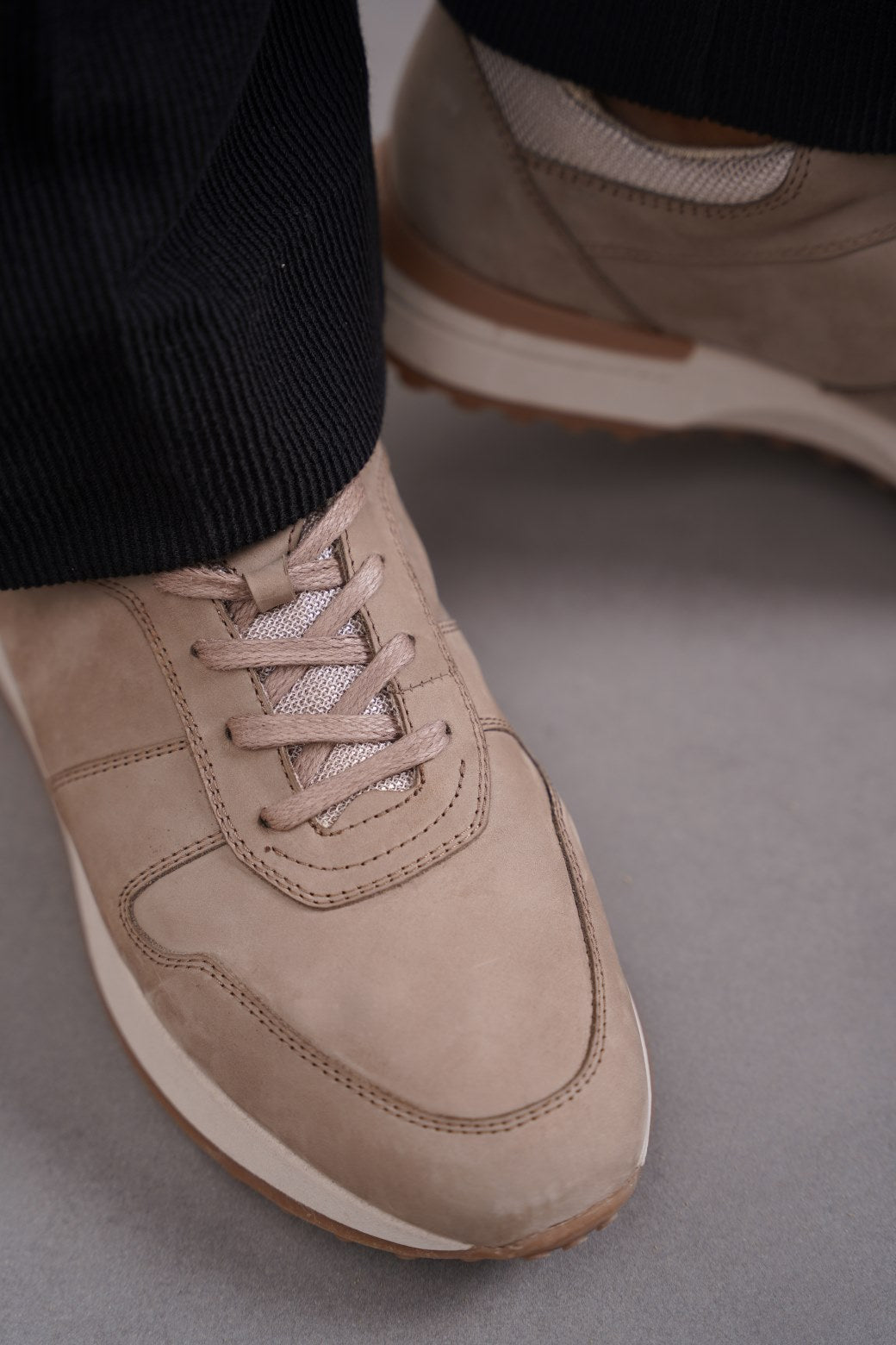 TAUPE MONOTONE LEATHER SNEAKERS