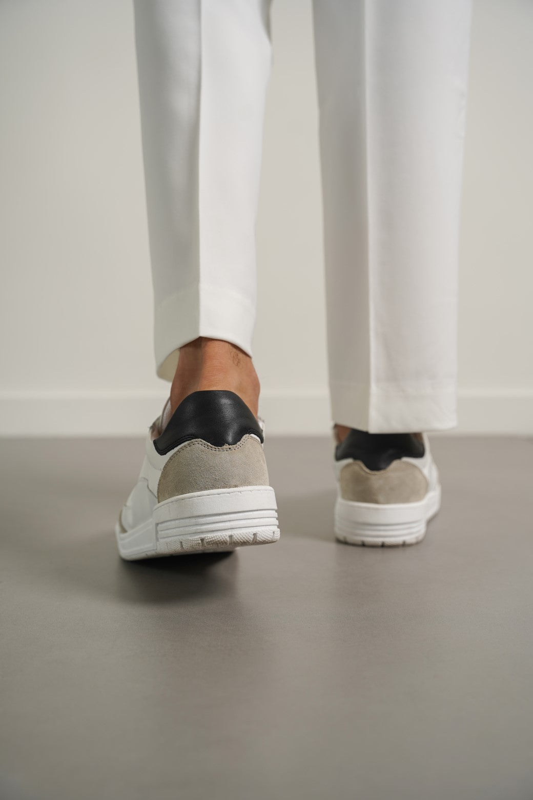 WHITE LACE-UP LEATHER SNEAKERS