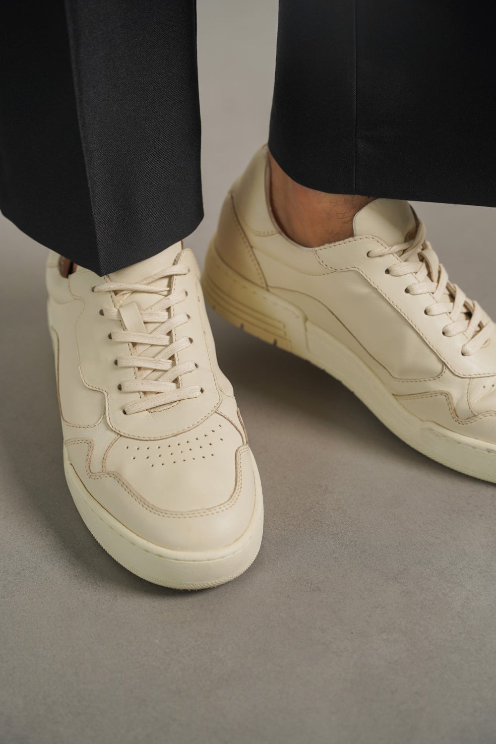 CHALK RETRO LEATHER SNEAKERS