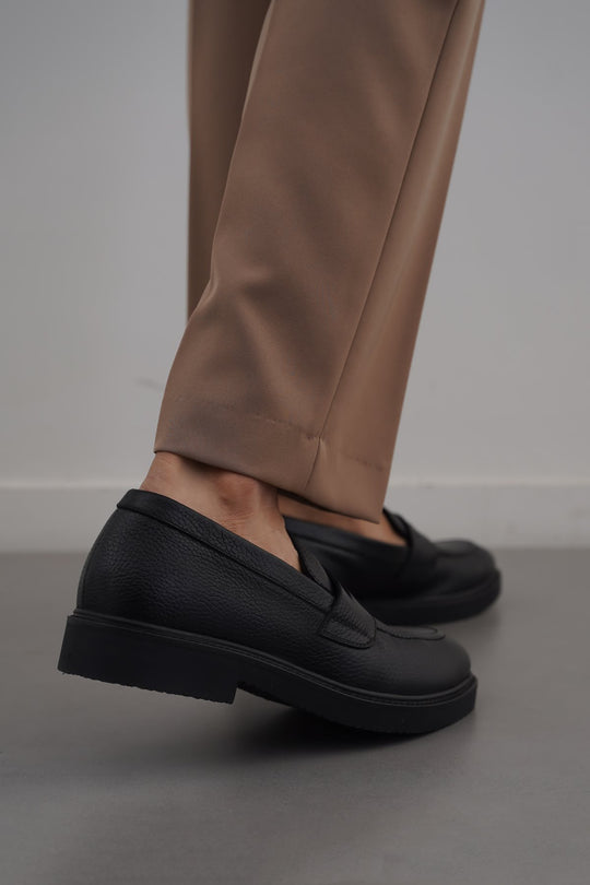 BLACK CLASSIC LEATHER LOAFERS