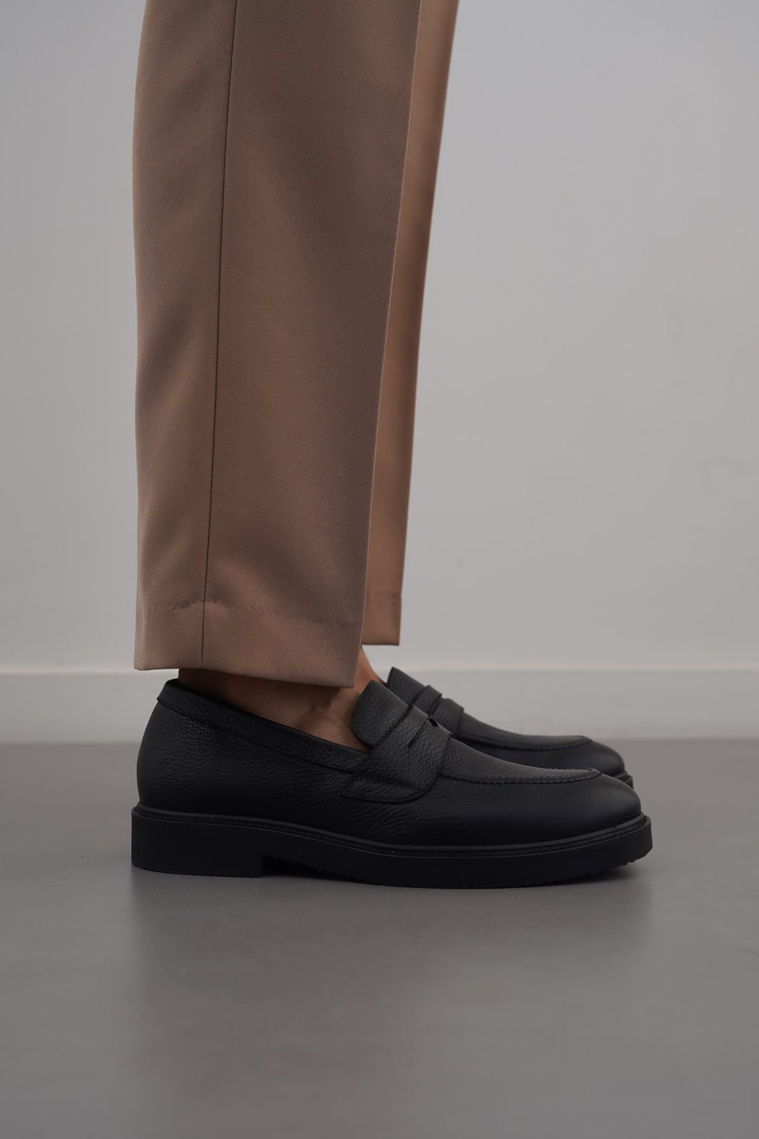 BLACK CLASSIC LEATHER LOAFERS