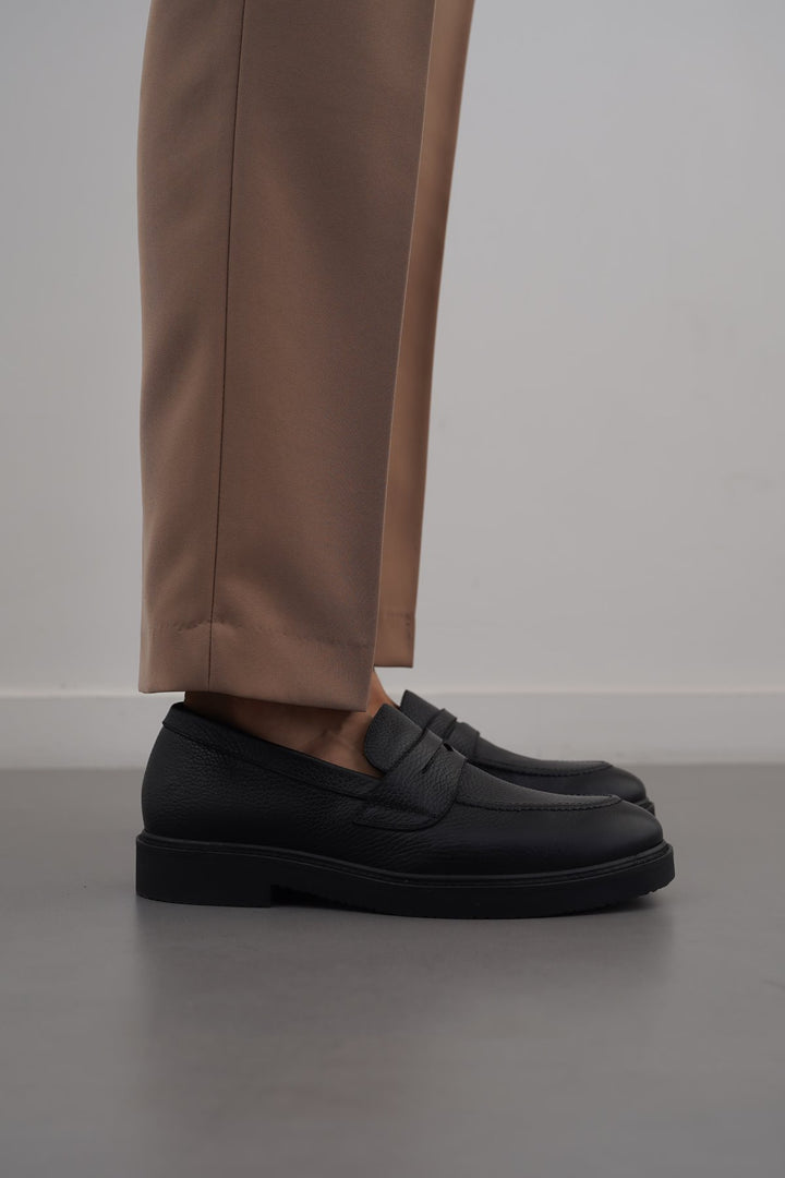 BLACK CLASSIC LEATHER LOAFERS