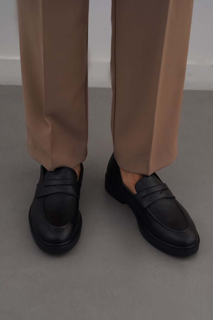 BLACK CLASSIC LEATHER LOAFERS