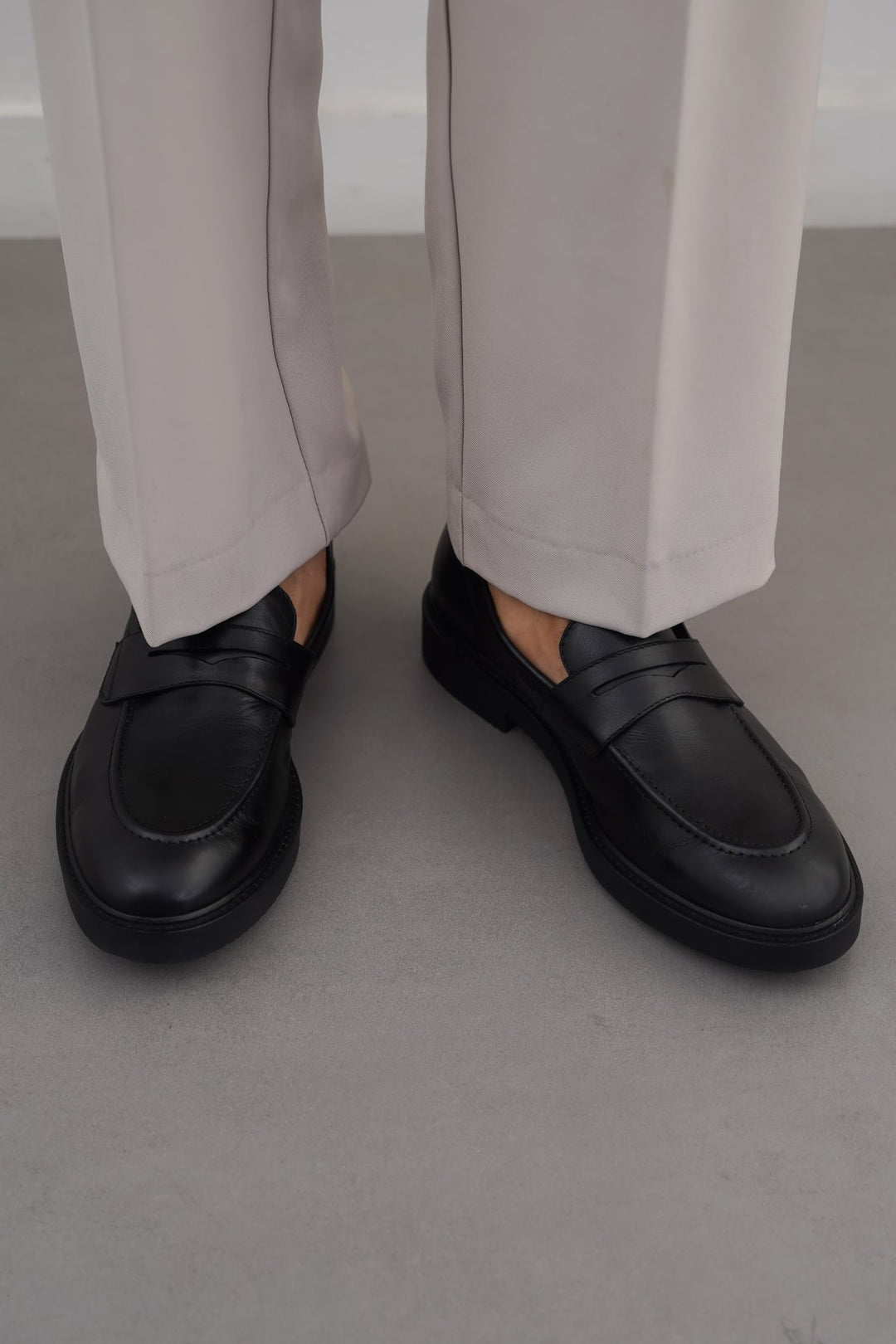 BLACK CLASSIC LEATHER LOAFERS