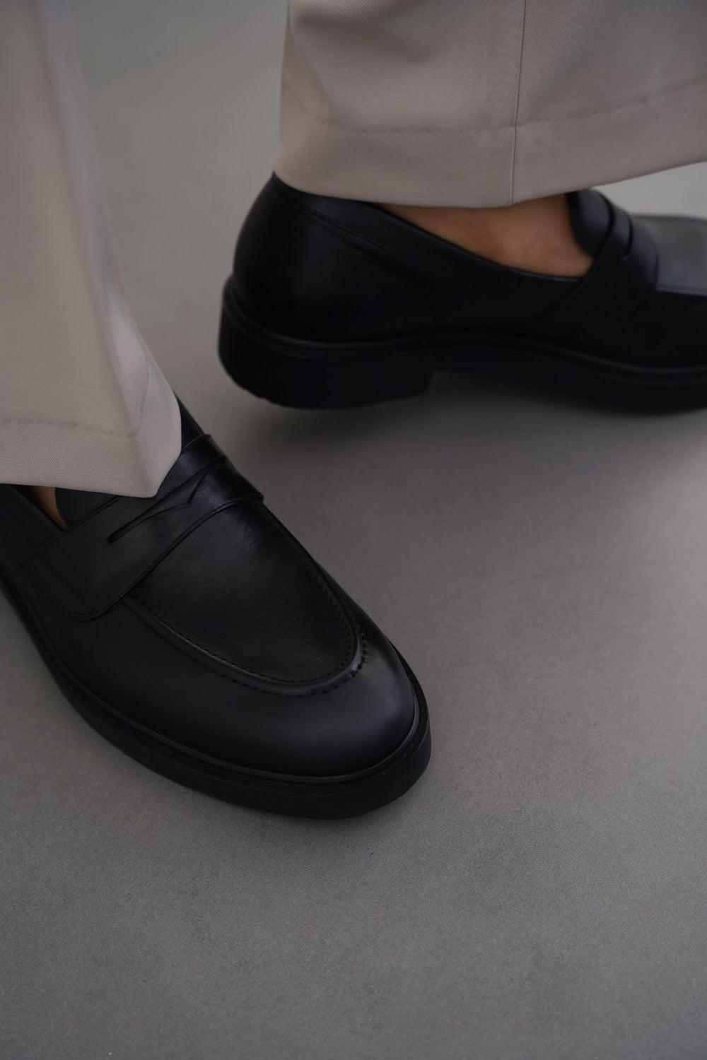 BLACK CLASSIC LEATHER LOAFERS