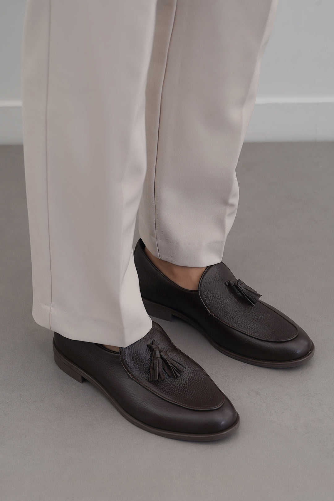 DARK BROWN GRAINED LEATHER TASSEL LOAFERS