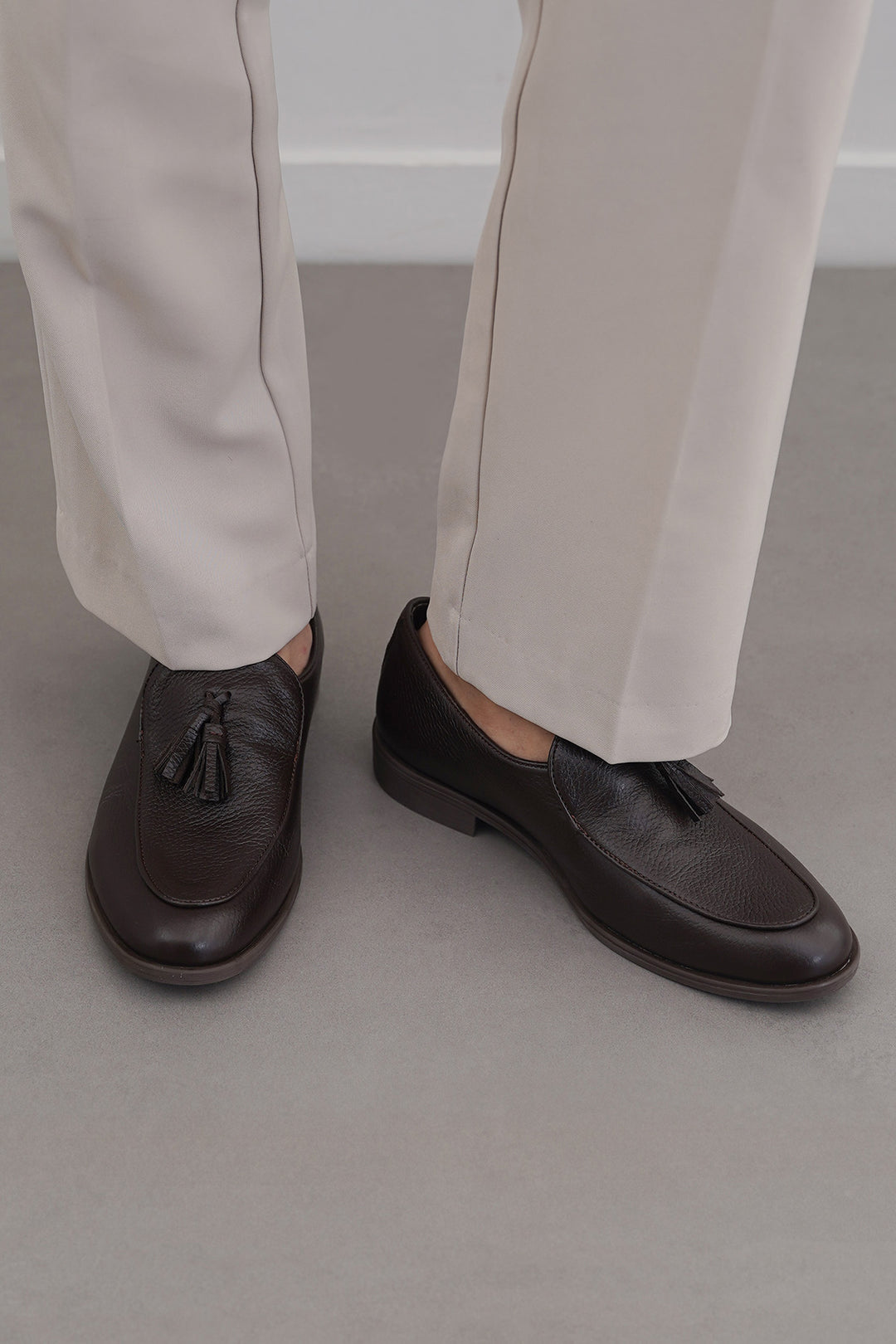 DARK BROWN GRAINED LEATHER TASSEL LOAFERS